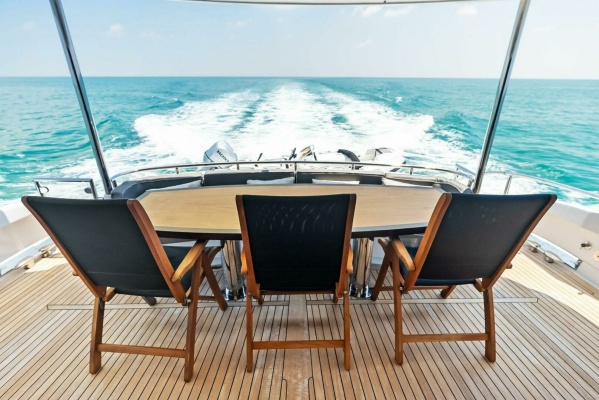 Voyager 84ft Lazzara Yachts Yacht For Sale