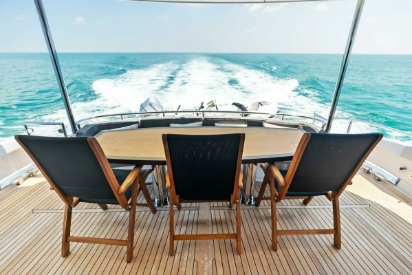 2006 Lazzara Yachts 84