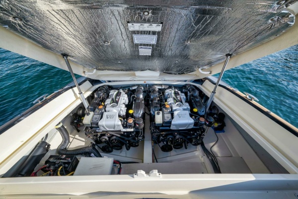2LW 34ft Chris Craft Yacht For Sale