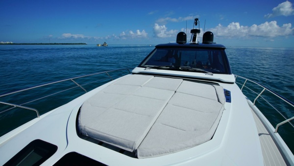 56ft Uniesse Yacht For Sale