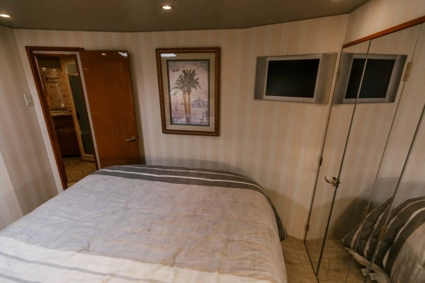 2003 Viking 56