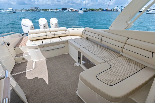 Chris-Craft Launch 35 GT Yacht For Sale