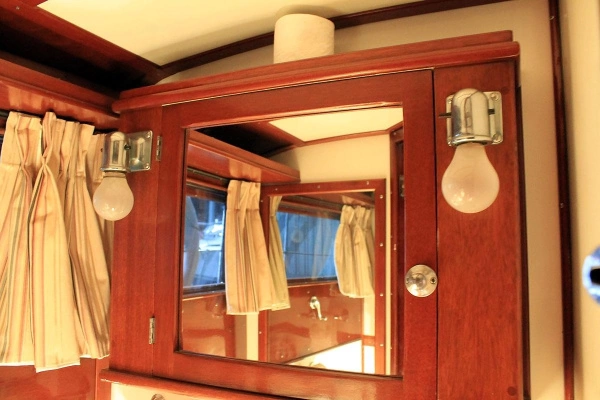 Chris-Craft Commuter Yacht For Sale