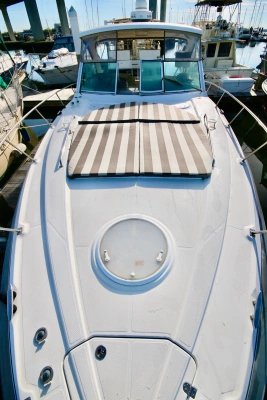 2013 Cruisers Yachts 38