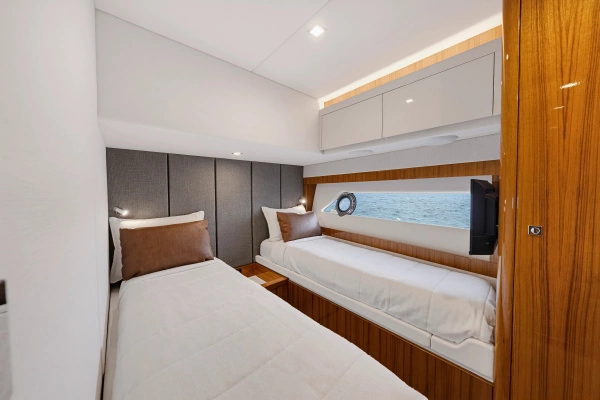 2025 Riviera 72