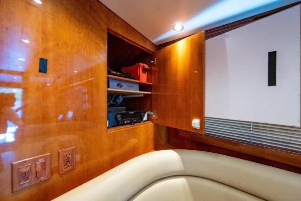 60ft Hatteras Yacht For Sale
