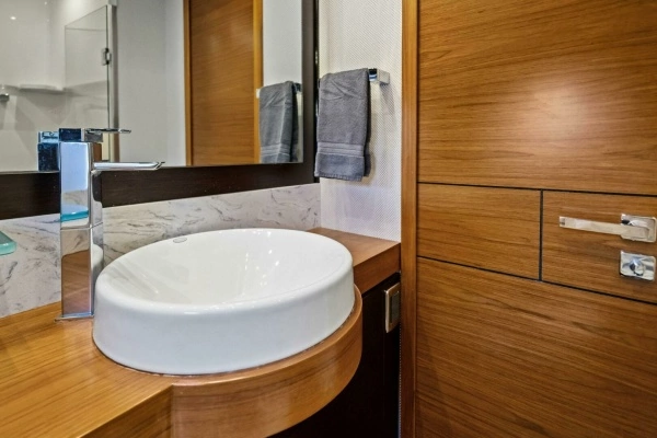 2016 Tiara Yachts 50