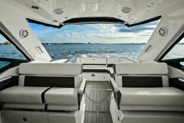 2023 Monterey 385 SS - Foredeck Seating