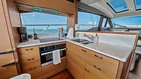 2019 Princess 65