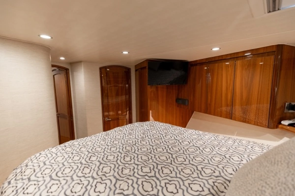 2018 Viking 52