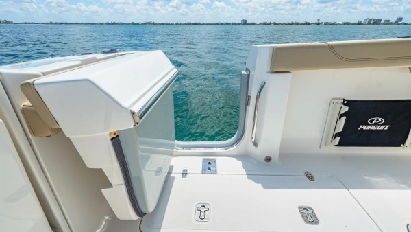 2019 Pursuit 32