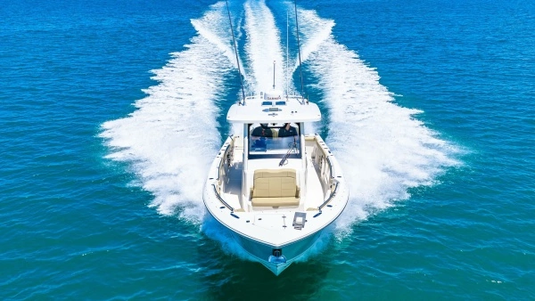2019 Pursuit 32