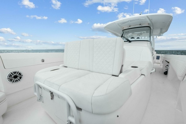 2020 Intrepid 400 CC - Bow Seating