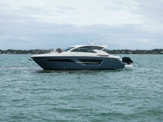 2020 Cruisers Yachts 46