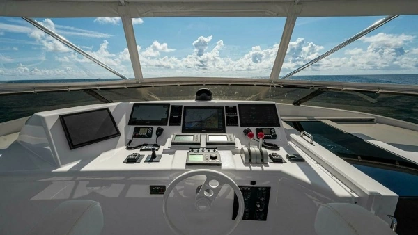 Hatteras 100 Raised Pilothouse Yacht For Sale
