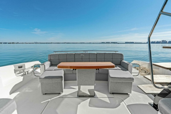 2016 Tiara Yachts 50 Flybridge