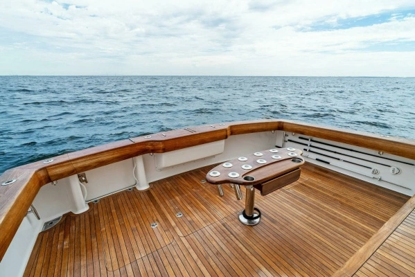 2006 Viking 61
