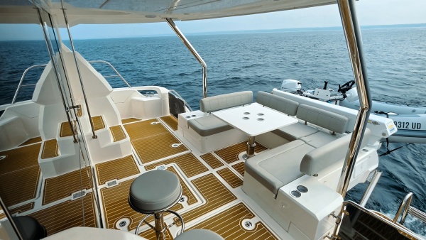 Going Around 44ft Aquila Yacht For Sale