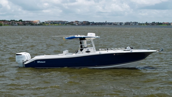 2005 Triton 351 Center Console