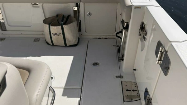 2017 Boston Whaler 33