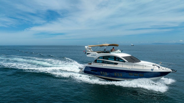 YOLO 50ft Fairline Yacht For Sale
