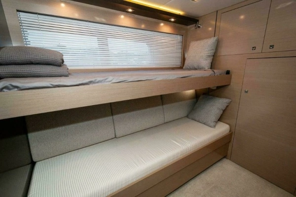 2019 Cruisers Yachts 60