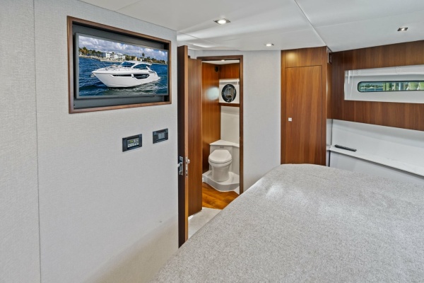 Cruisers 42 SARGAM - Stateroom Bow