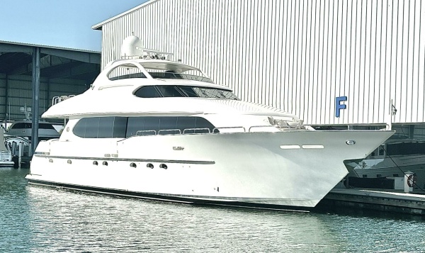 Serendipity 94ft Lazzara Yachts Yacht For Sale