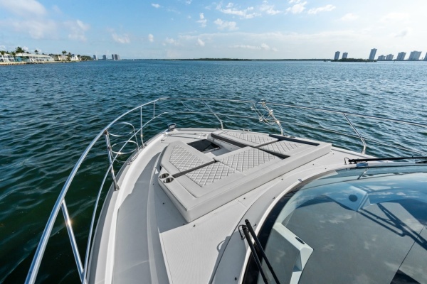 Cruisers 42 SARGAM - Bow