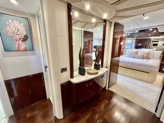 Serendipity 94ft Lazzara Yachts Yacht For Sale