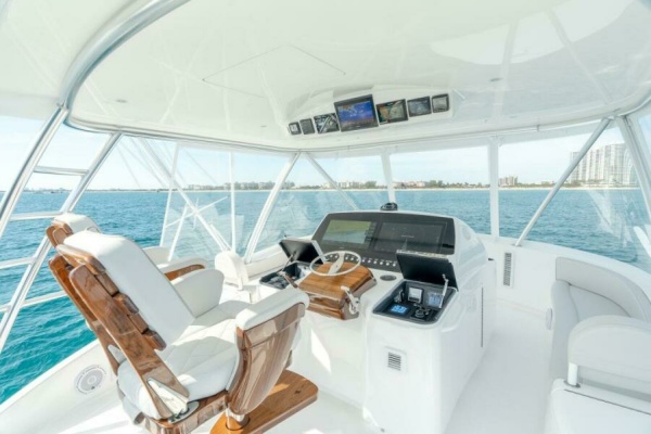 Viking 54 Convertible - Helm