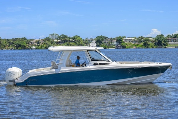 35-ft-Boston Whaler-2020-350 Realm-DERRYN Stuart Florida United States  yacht for sale