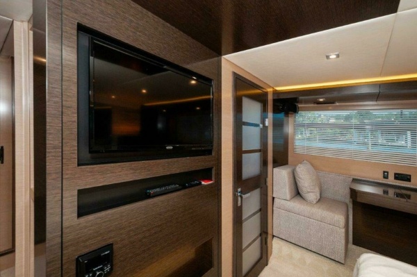 After Five 60ft Cruisers Yachts Yacht For Sale