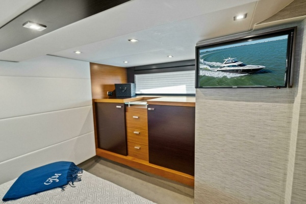 2016 Tiara Yachts 50 Flybridge - Stateroom 