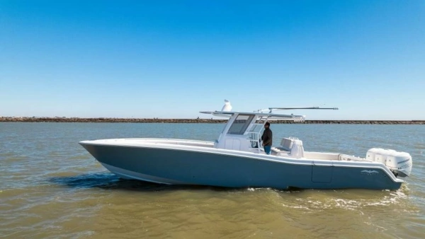 2019 Invincible 39