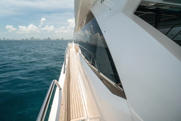 2025 Sunseeker 76