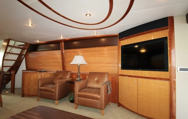 2007 Lazzara Yachts 74