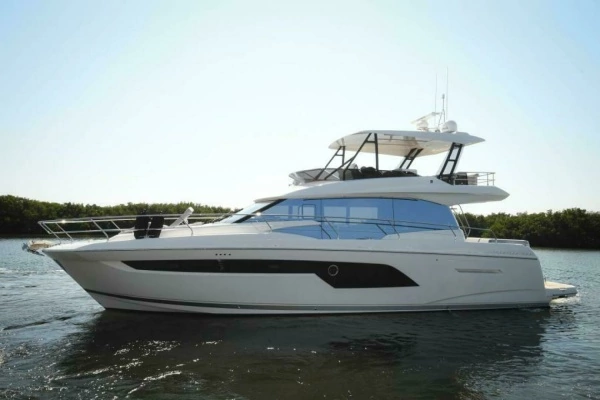 2023 Prestige 52