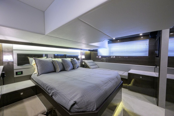 4th Quarter 46ft Cruisers Yacht For Sale