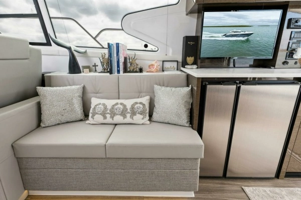 2020 Cruisers Yachts 46