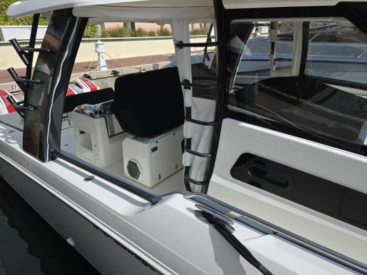 BFT 42ft Boston Whaler Yacht For Sale