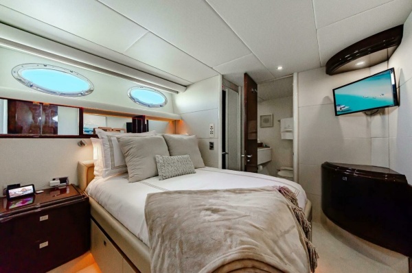 Serendipity 94ft Lazzara Yachts Yacht For Sale