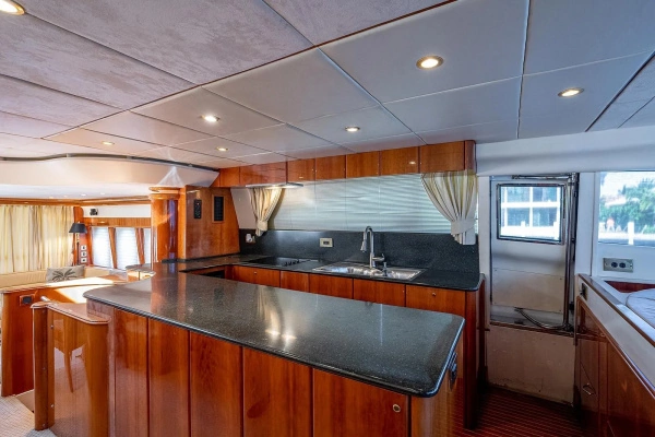 2000 Princess 72