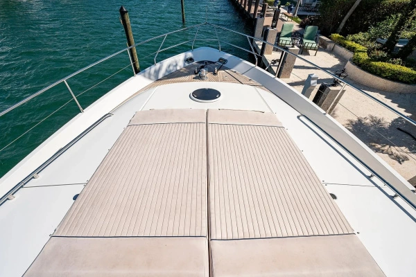 2000 Princess 72