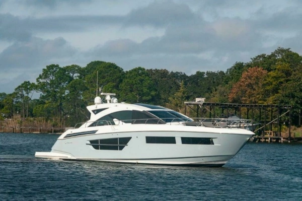 2019 Cruisers Yachts 60