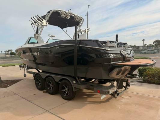 24ft Mastercraft Yacht For Sale