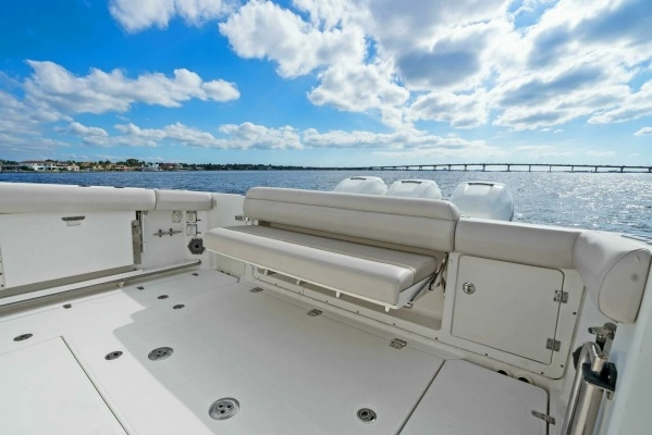 2019 Boston Whaler 38