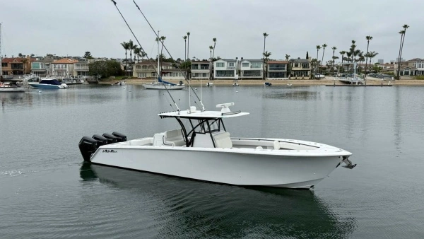 SeaHunter 39 Center Console Yacht For Sale