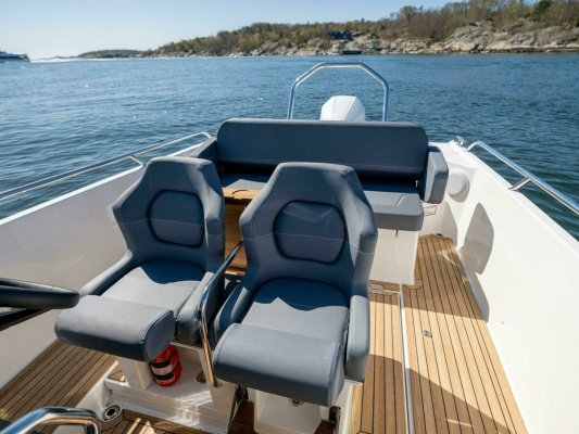 Nimbus Tender 8 Helm Seating