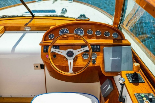 Tira Bella 30ft Hinckley Yacht For Sale